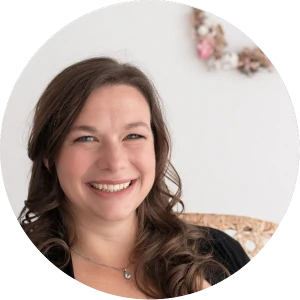 Viviane, créatrice des Balades Philo', souriante